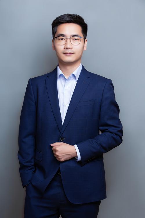 王昌群 视觉与舞美负责人